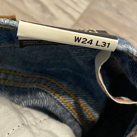 Levi's Super High Rise Loose Jeans NWT - Picture 10 of 12